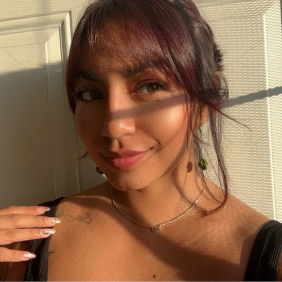 Meet your Posher, Anayeli - Picture 1 of 1